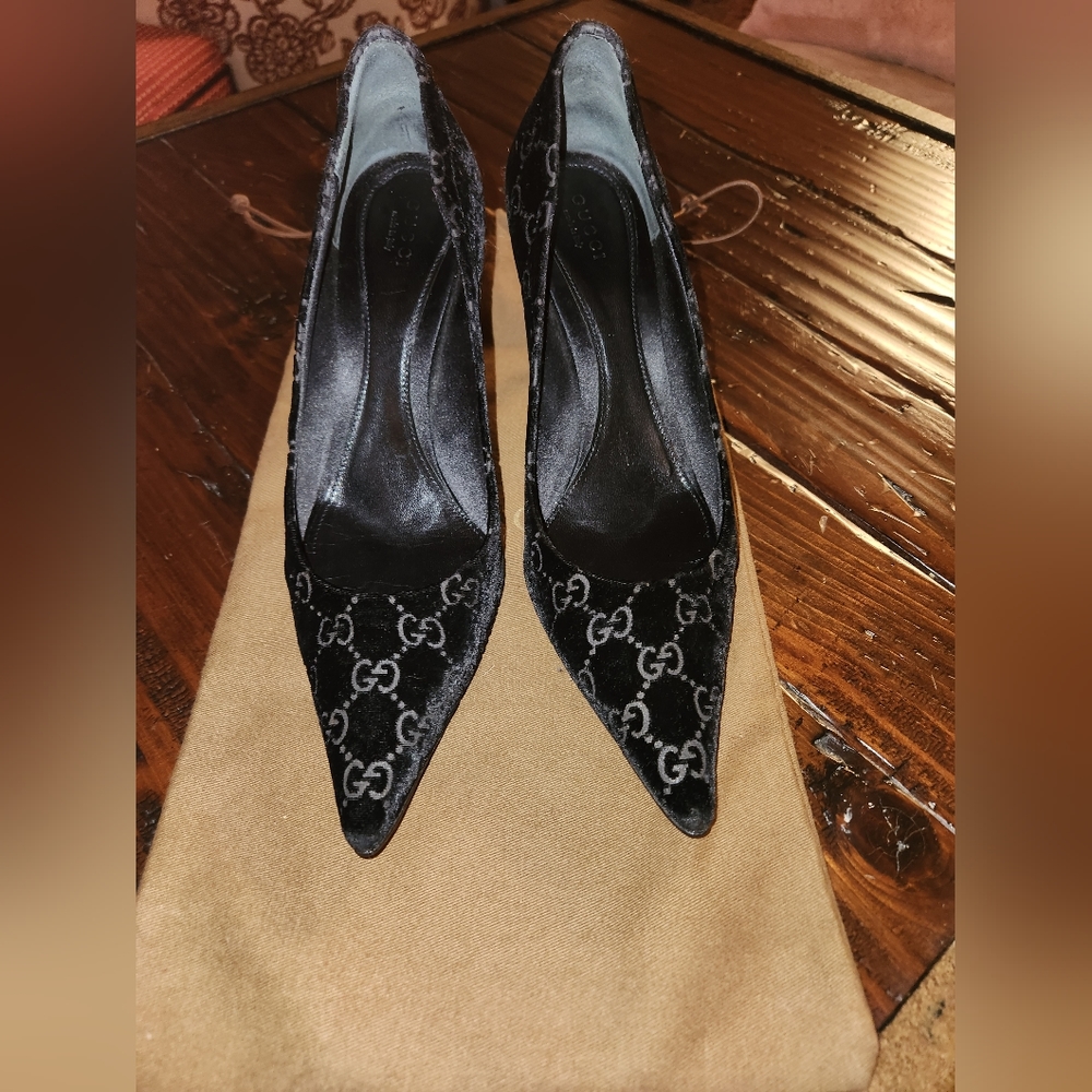 Gucci Black Velvet GG Pumps 7.5 w/dustbag
